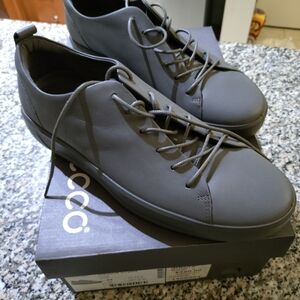 ECCO 44